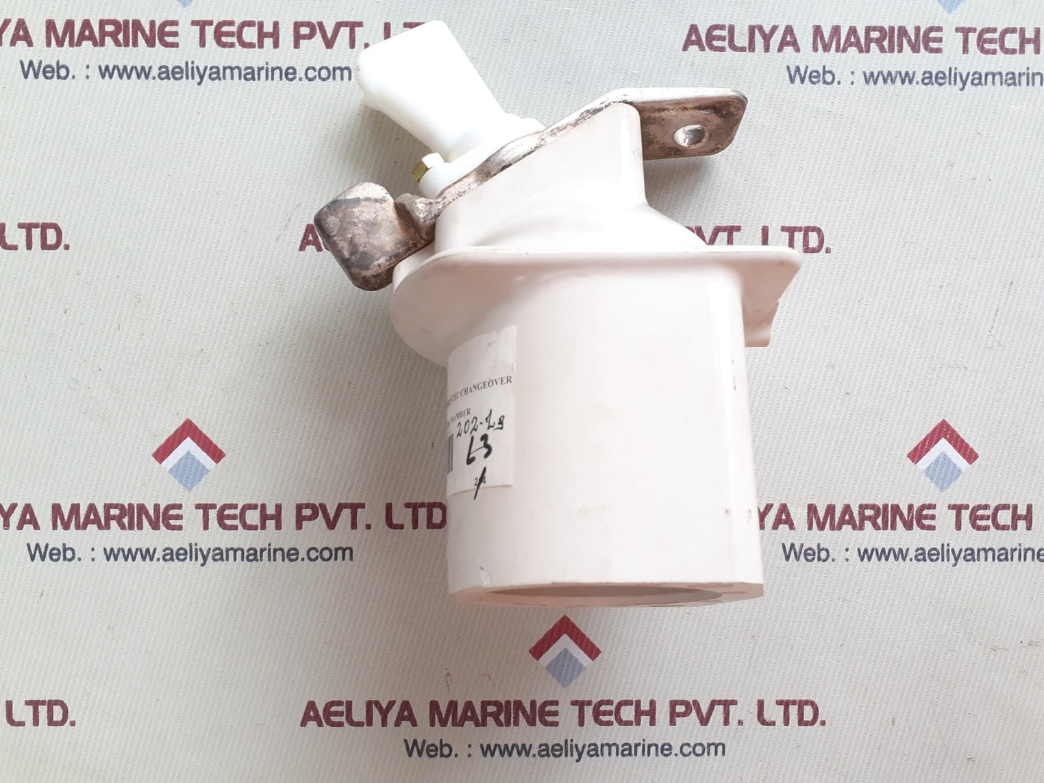 Hollow insulator chamber 202-l3