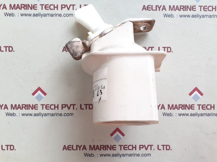 Hollow insulator chamber 202-l3
