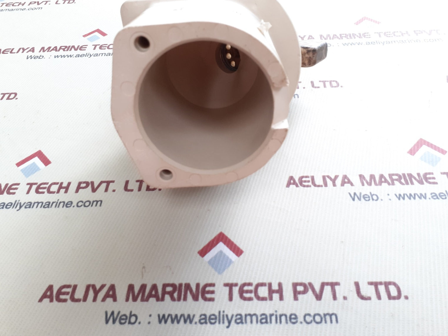 Hollow insulator chamber 202-l3