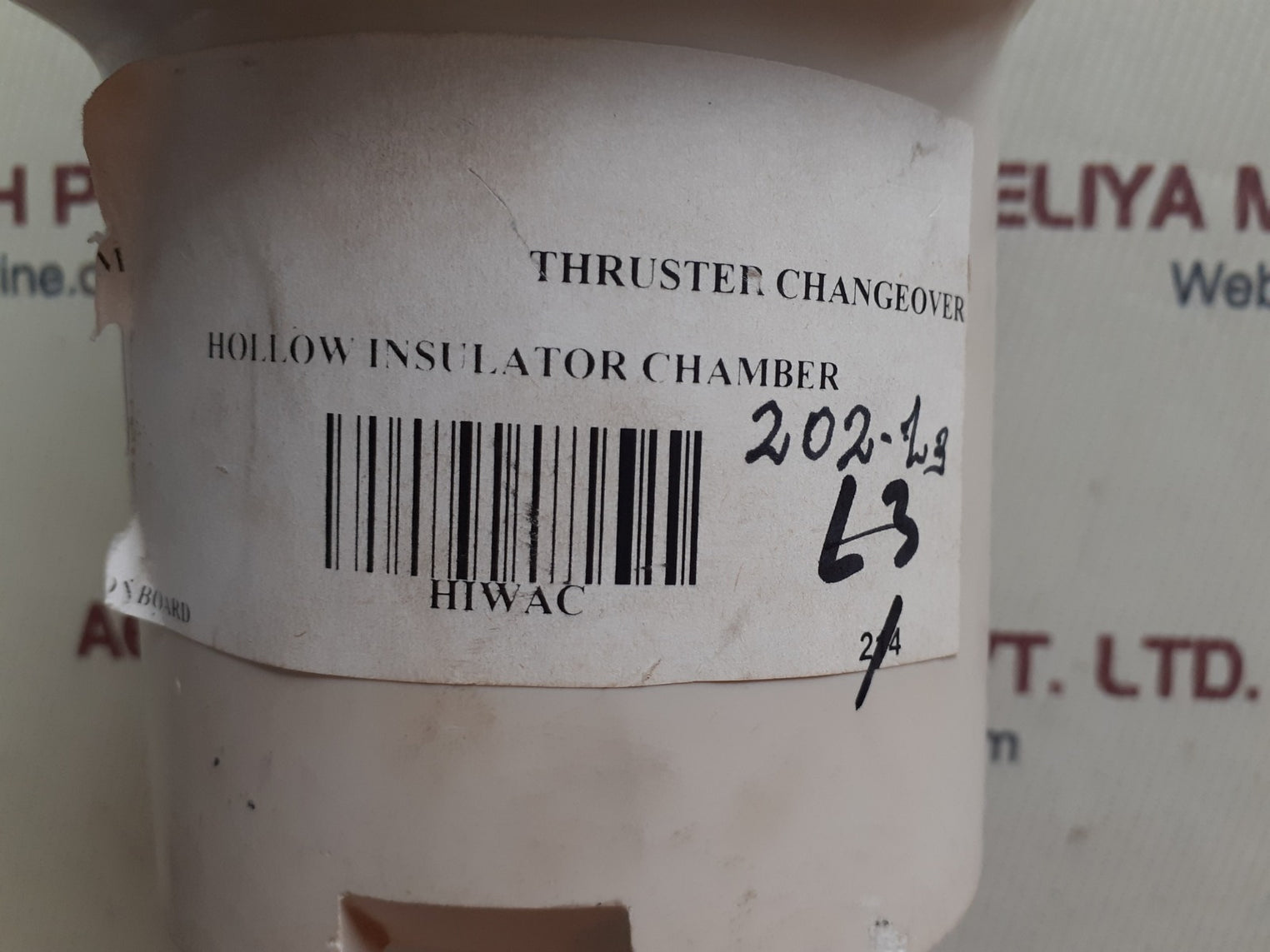 Hollow insulator chamber 202-l3