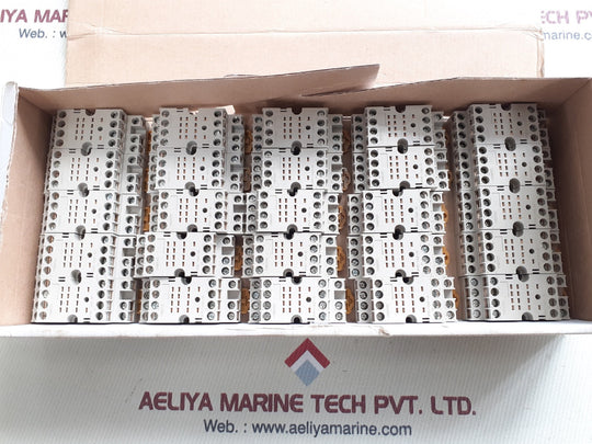 Set of 19x Omron pyf-14a-n socket 