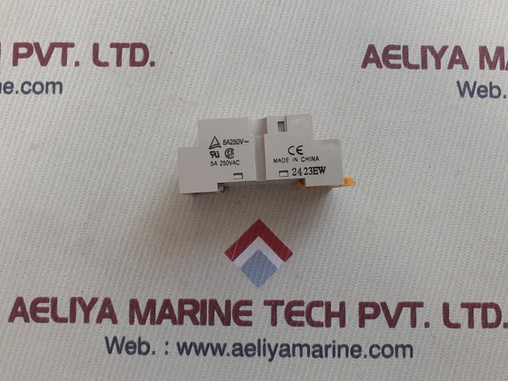 Set of 19x Omron pyf-14a-n socket 