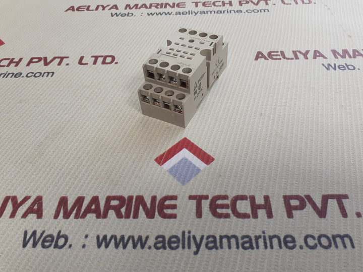 Set of 19x Omron pyf-14a-n socket 