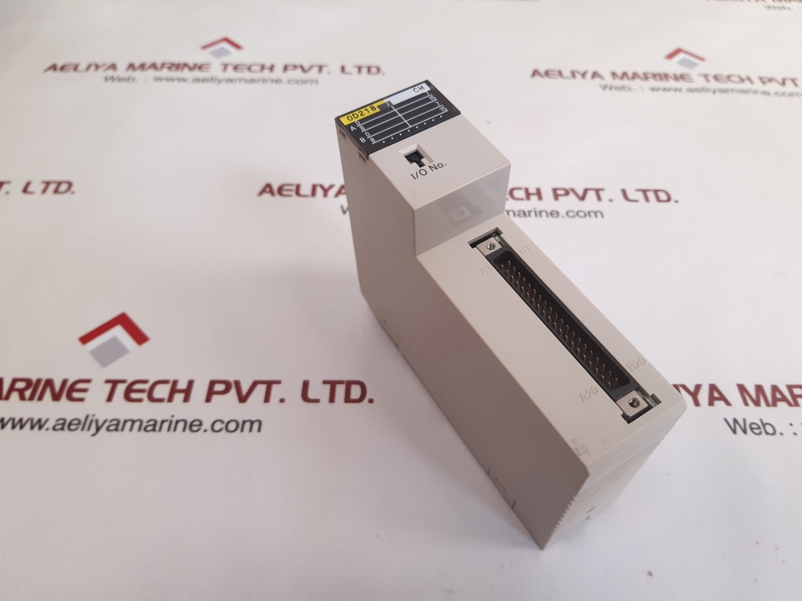 Omron c200h-0d218 output unit