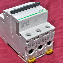 Schneider electronic ic60h c4a circuit breaker