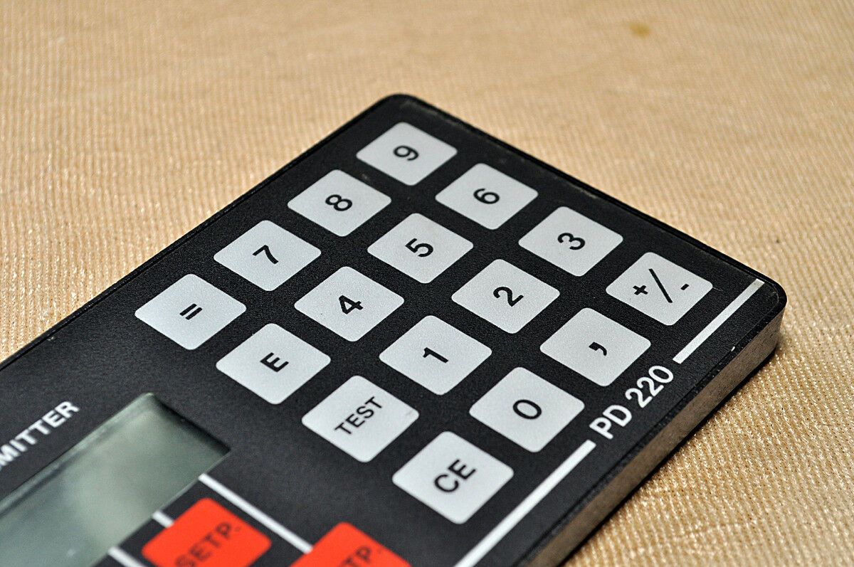 Display for analog transmitter analog transmitter