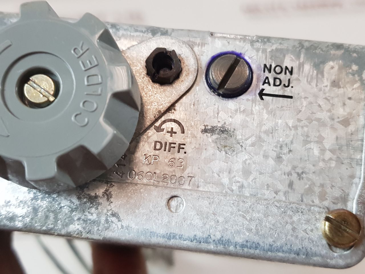 Danfoss kp63 temperature control 060l2007 with box