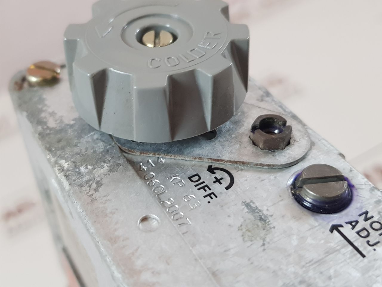 Danfoss kp63 temperature control 060l2007 with box