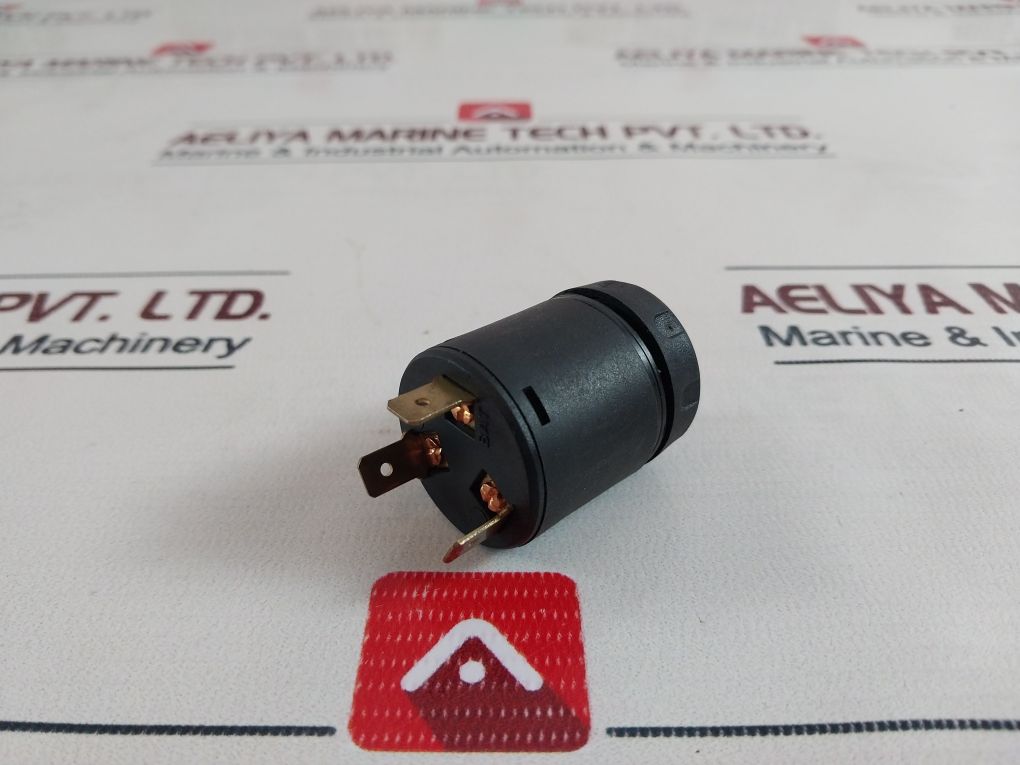 Lot Of 2X 7.9154.92.618 Switch Lock For Contactor