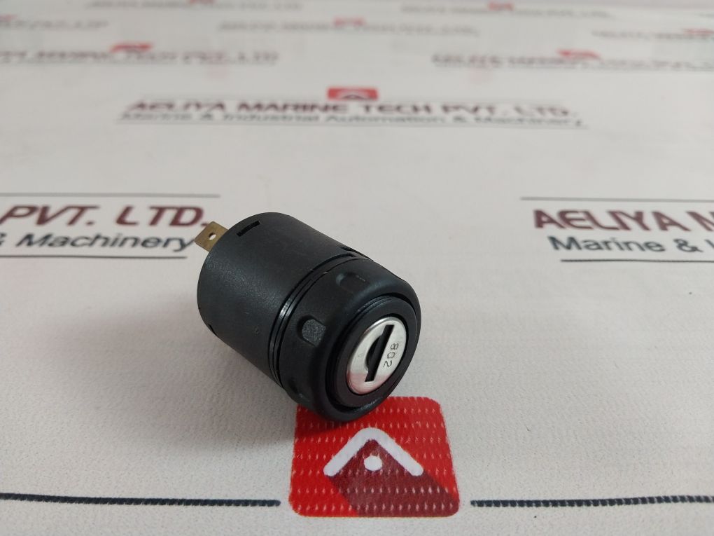 Lot Of 2X 7.9154.92.618 Switch Lock For Contactor