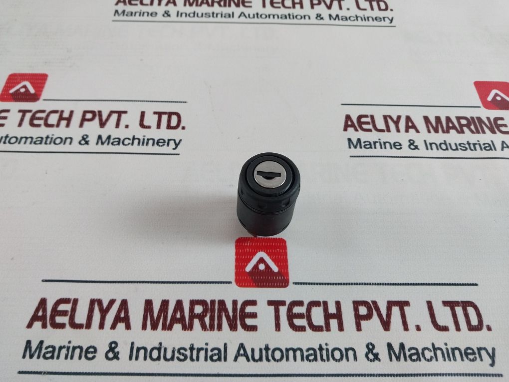 Lot Of 2X 7.9154.92.618 Switch Lock For Contactor