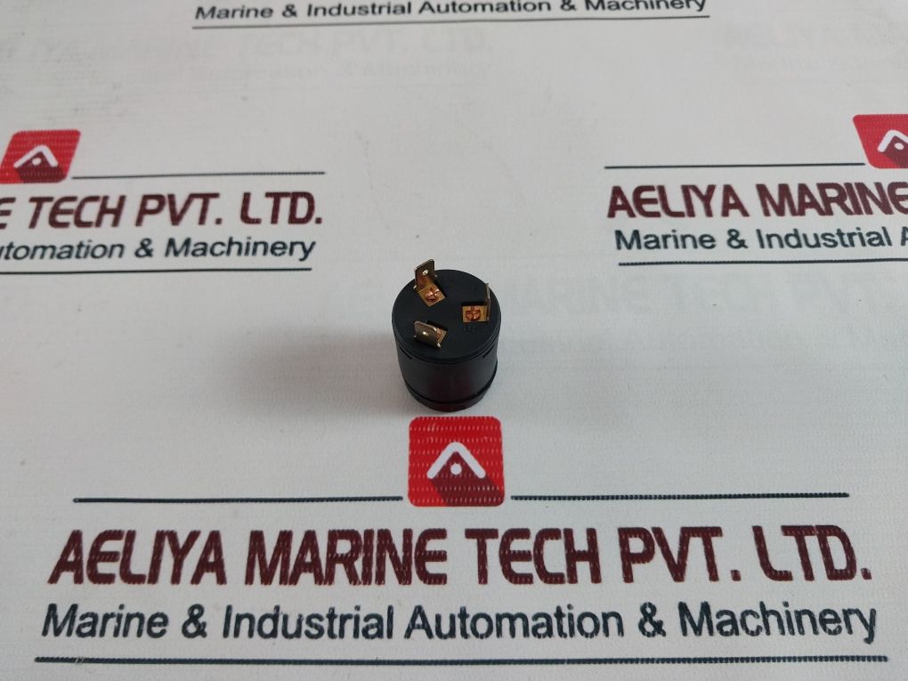 Lot Of 2X 7.9154.92.618 Switch Lock For Contactor