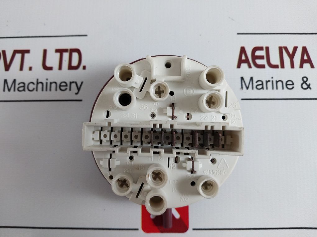 792166-4718859-12 1/2 Hp 125/250V