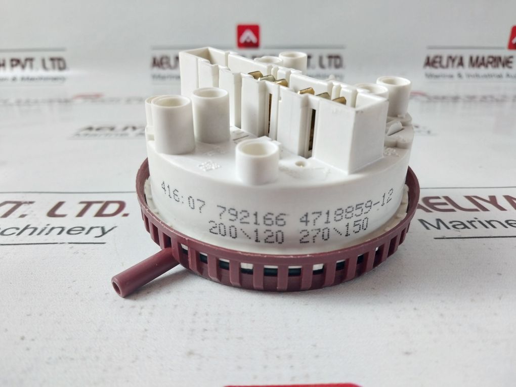792166 4718859-12 125/250V