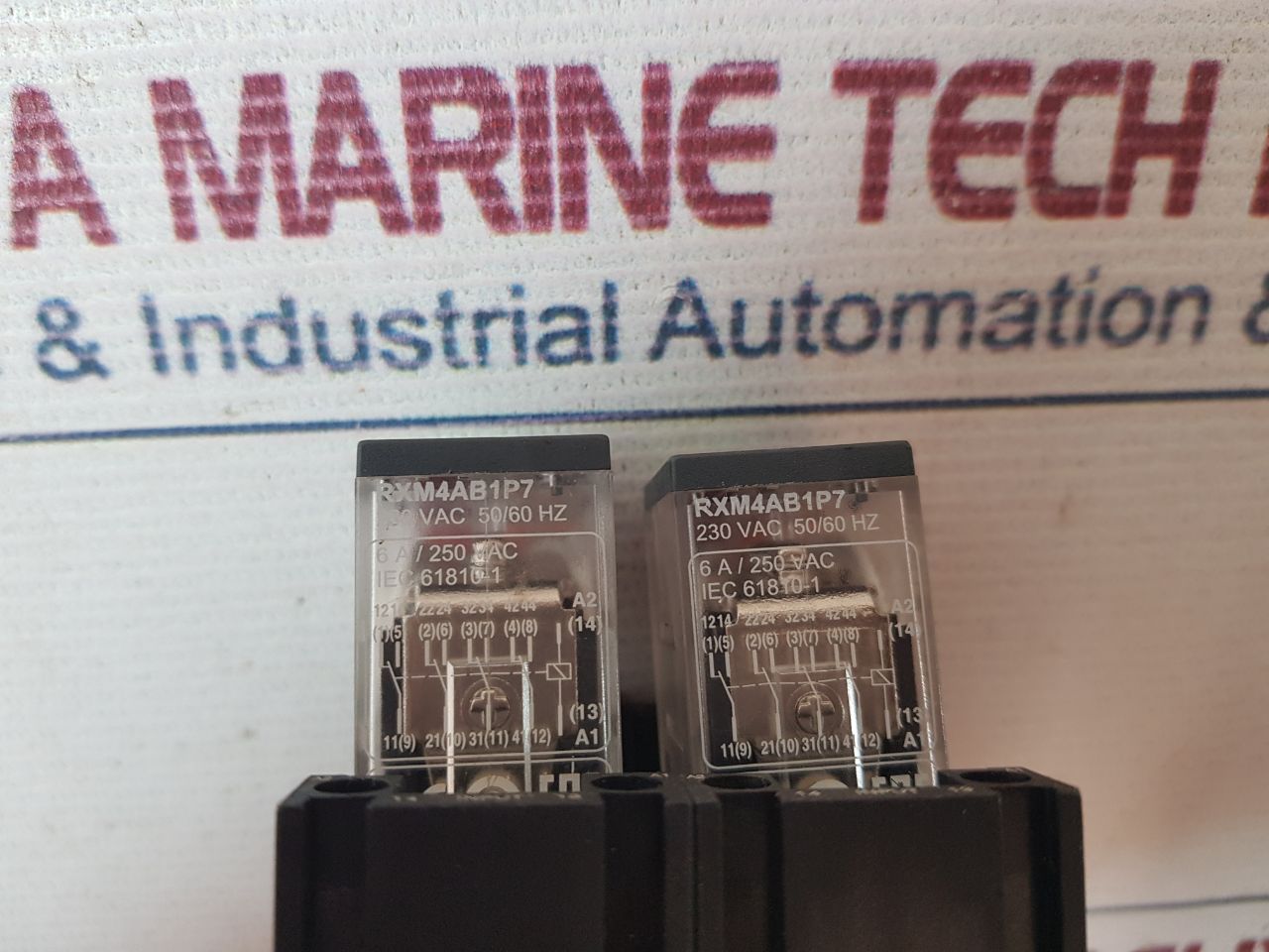 Schneider Electric/Telemecanique Rxm4Ab1P7 Plug In Relay With Socket Rxze2M114M