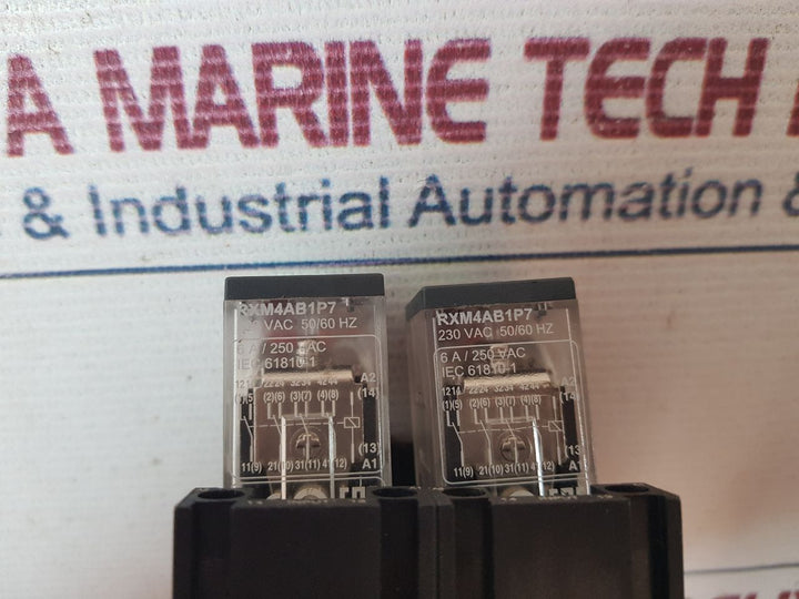 Schneider Electric/Telemecanique Rxm4Ab1P7 Plug In Relay With Socket Rxze2M114M