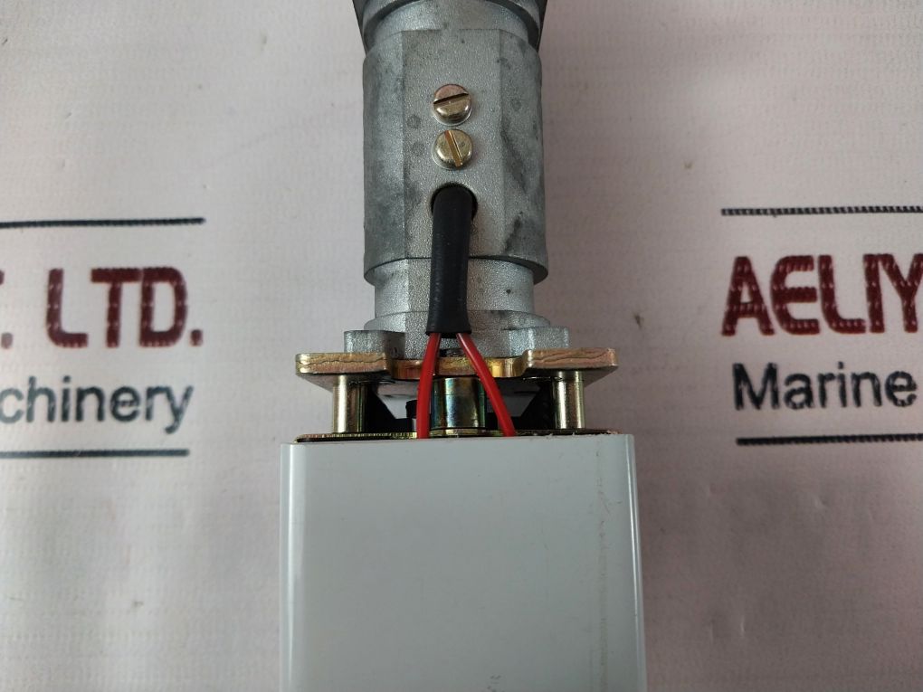976112 Switch Tpl (Light Push Turn)
