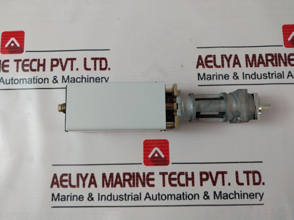 976112 Switch Tpl (Light Push Turn)