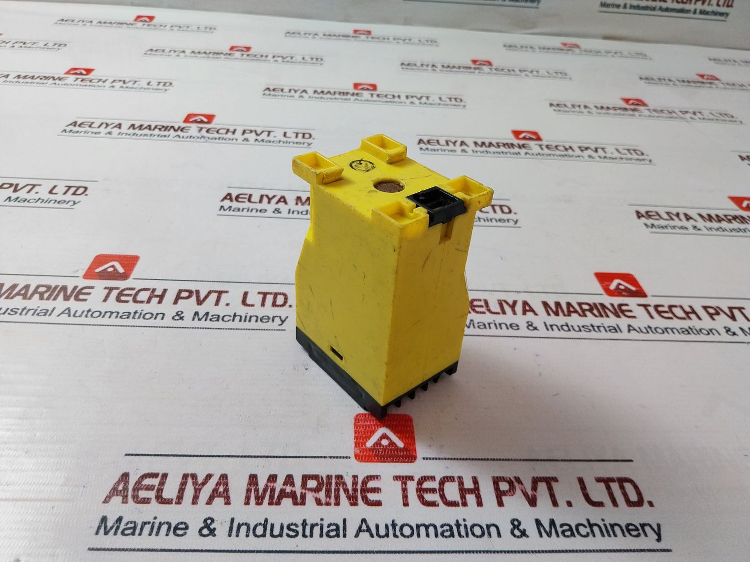 A.P.C.S. Si130-1012100 Signal Isolator 240V, 50Hz