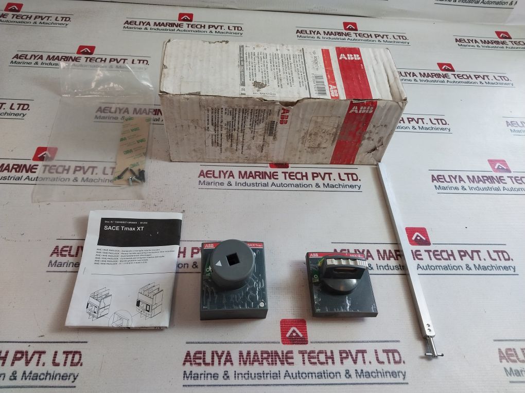 Abb 1Sda082810R1 RheRhe Padlock- Rotary Handle Operating Mechanism Door Mounted