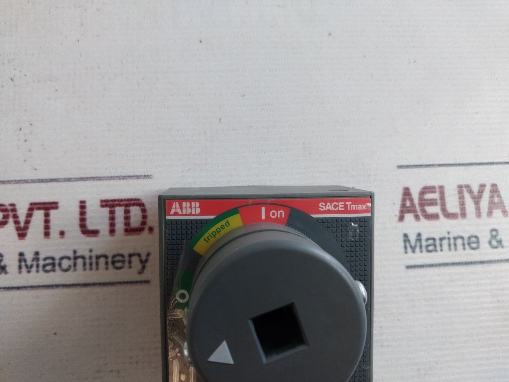 Abb 1Sda082810R1 Rhe/Rhe Padlock- Rotary Handle Operating Mechanism Door Mounted