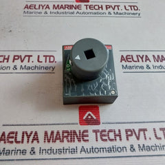 Abb 1Sda082810R1 Rhe/Rhe Padlock- Rotary Handle Operating Mechanism Door Mounted