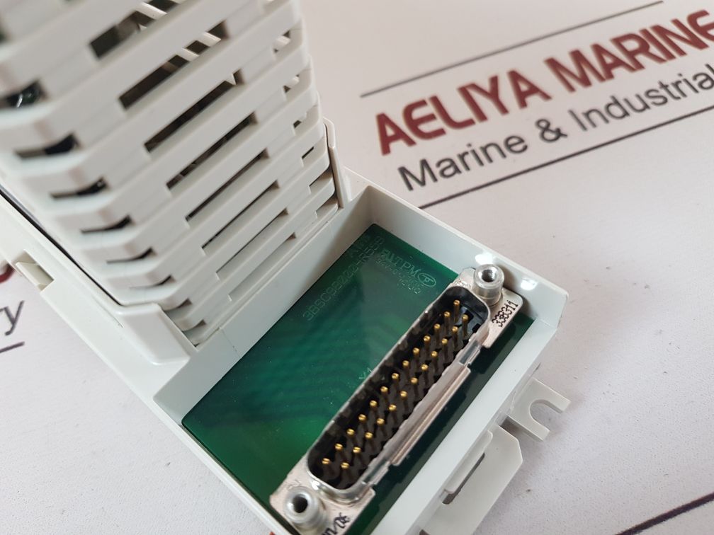 Abb 3Bse008508R1 Digital Input Module Pr:D With 3Bse013232R1 Pr:G Base Unit
