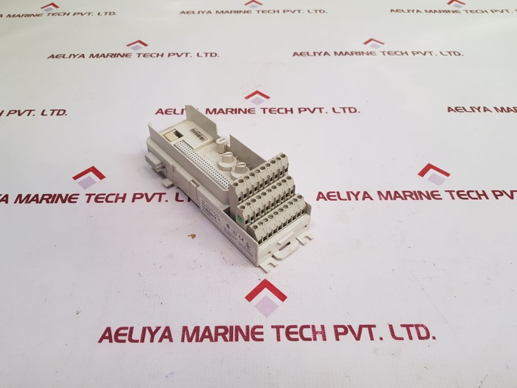 Abb Tu811V1 Compact Module Termination Unit 3Bse013231R1 Used
