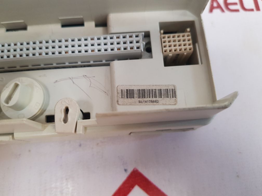 Abb Tu811V1 Compact Module Termination Unit 3Bse013231R1 Used