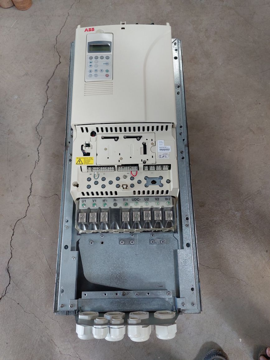 Abb Acs800-01-0205-5+B056+C132 Frequency Converter