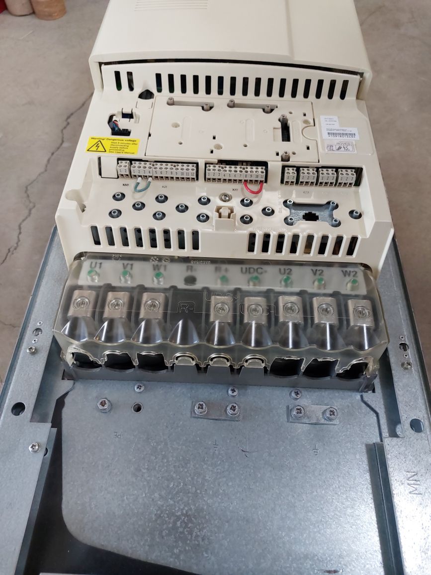 Abb Acs800-01-0205-5+B056+C132 Frequency Converter