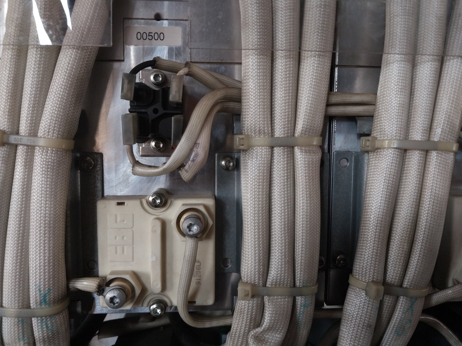 Abb Acs800-104-0580-7+C126+E205+V991 300 Hz