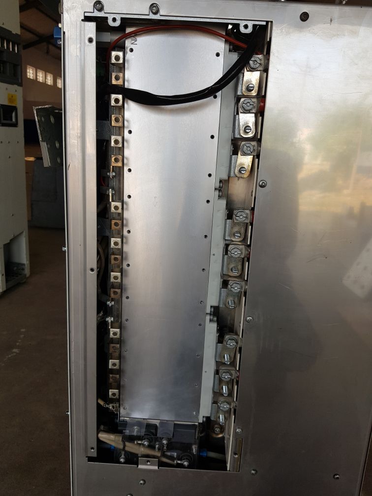 Abb Acs800-104Lc-0700-7+E205+Q950 Inverter Module (Not Working)