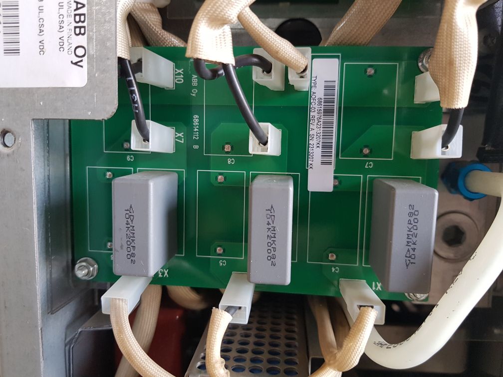 Abb Acs800-104Lc-0700-7+E205+Q950 Inverter Module (Not Working)