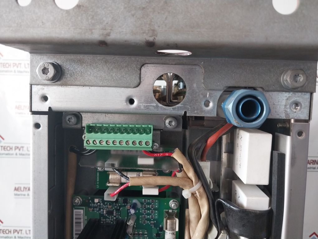 Abb Acs800-104Lc-0700-7+E205+Q950 583 A