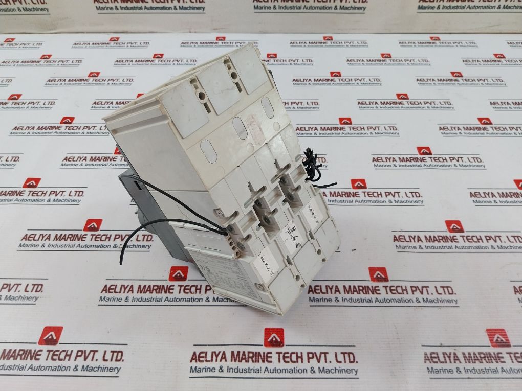 Abb Sace T4L 250 Three-pole Circuit Breaker 250V Ac/Dc