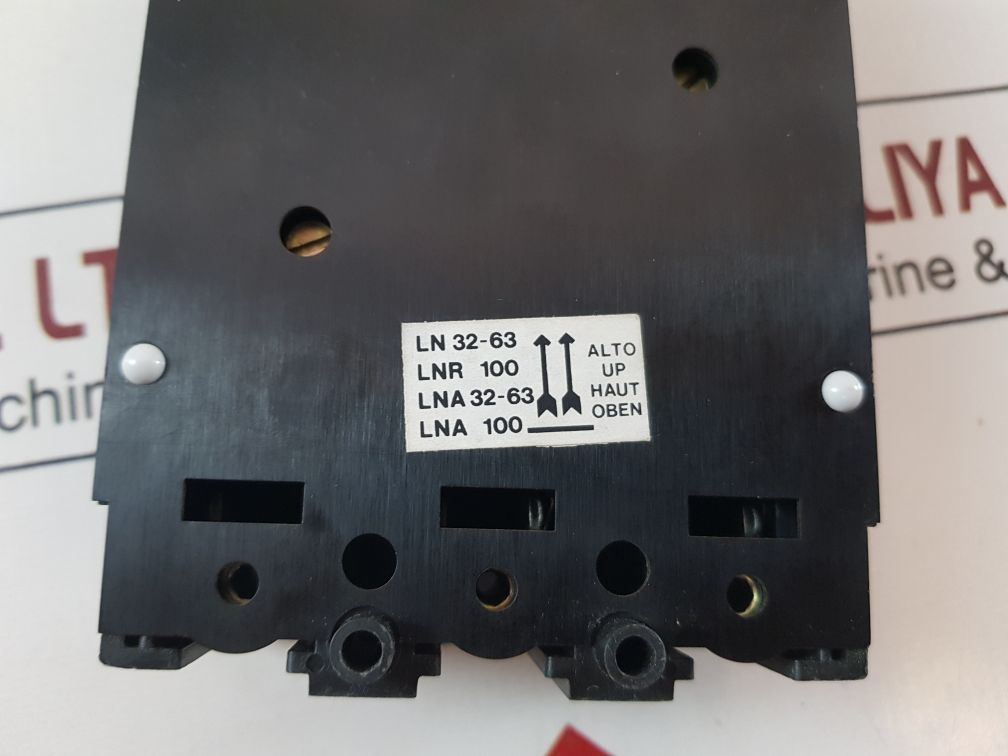 Abb Uxab 169216 R 033 Fixed Part For Plug-in Circuit-breaker
