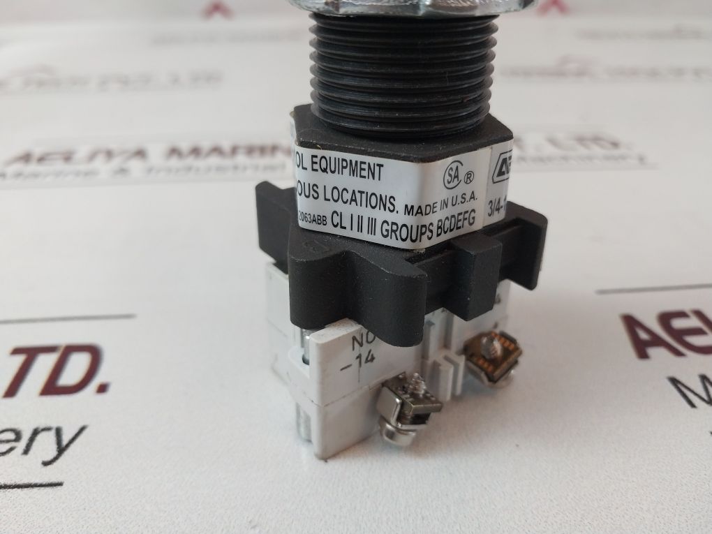 Akron Electric Xp3-rs2A-3 Selector Switch Hoa Momentary