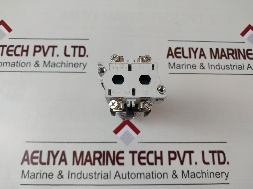 Akron Electric Xp3-rs2A-3 Selector Switch Hoa Momentary