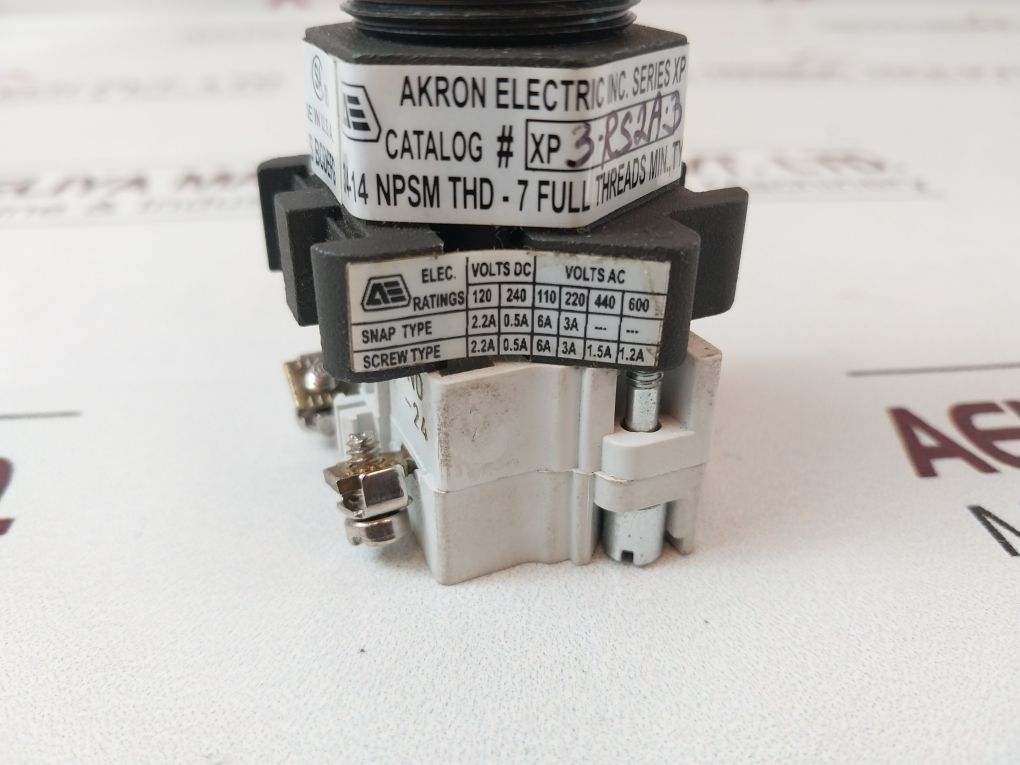 Akron Electric Xp3-rs2A-3 Selector Switch Hoa Momentary