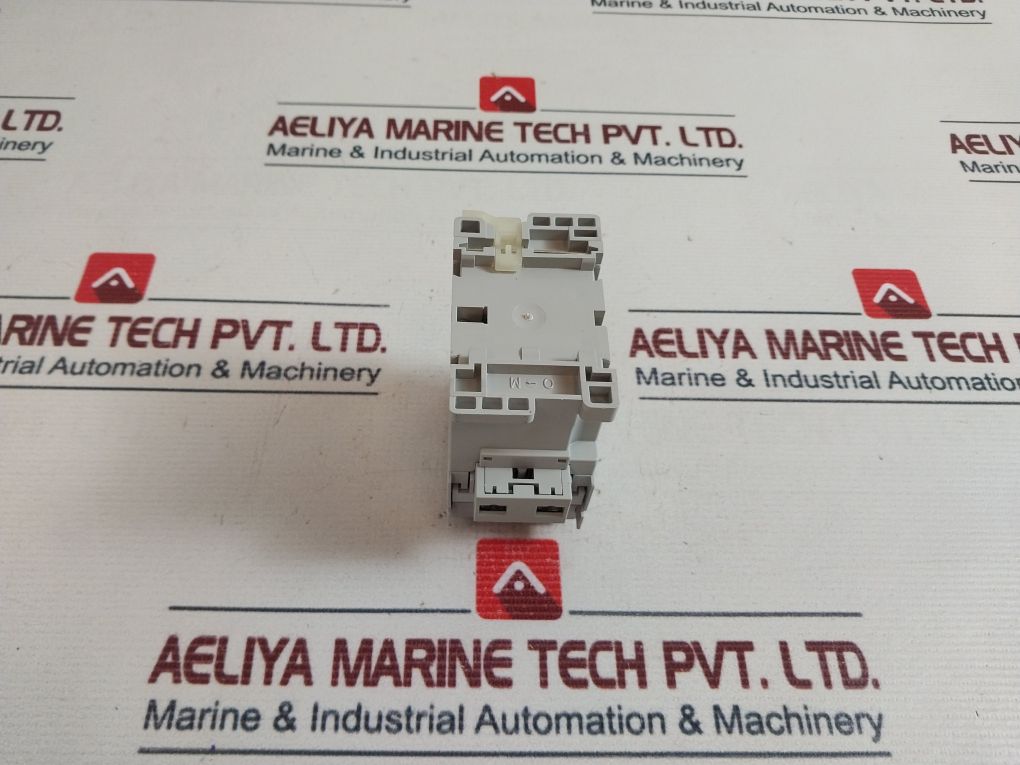 Allen-bradley 100-c16D01 3-pole Reversing Contactor-16A 3Ph 120