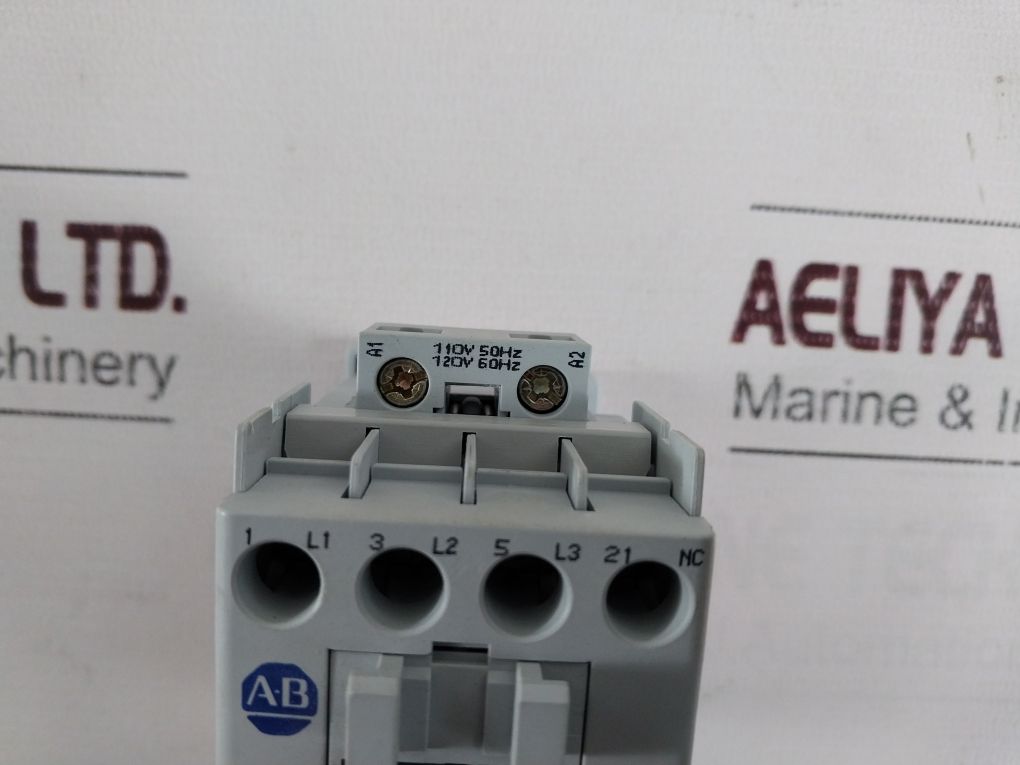 Allen-bradley 100-c23*01 Contactor 110-120V 50-60Hz