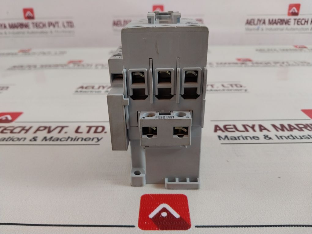 Allen-bradley 100-c30*00 B01