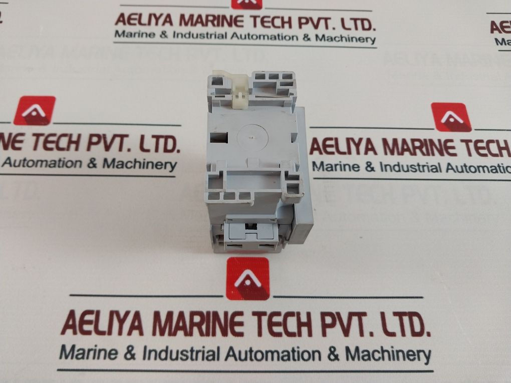 Allen-bradley 100-c30*00 B01