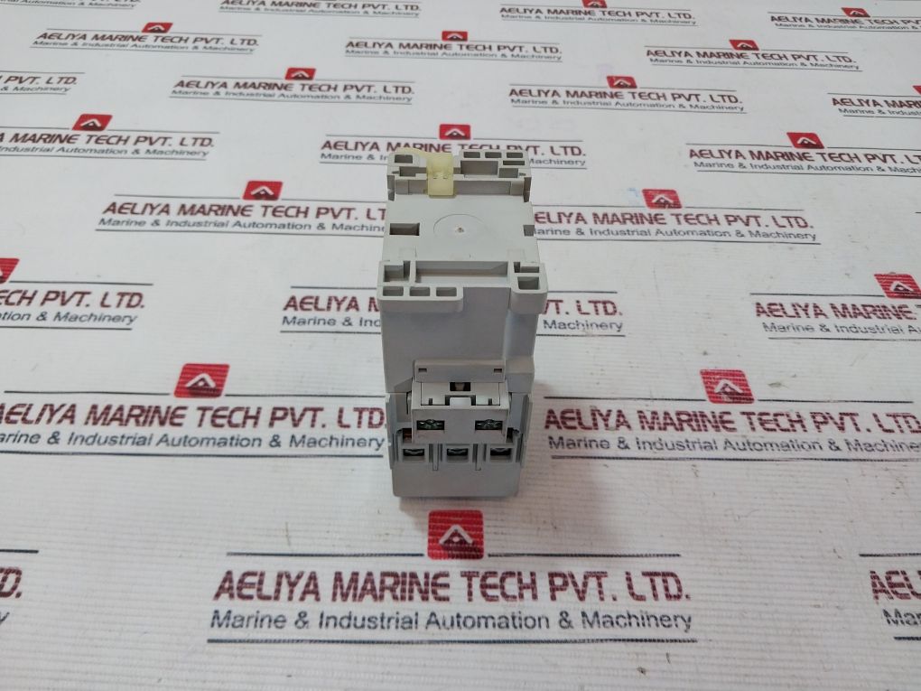 Allen-bradley 100-c30Ky00 3 Pole Contactor 600V 55 A 48V 50/60Hz