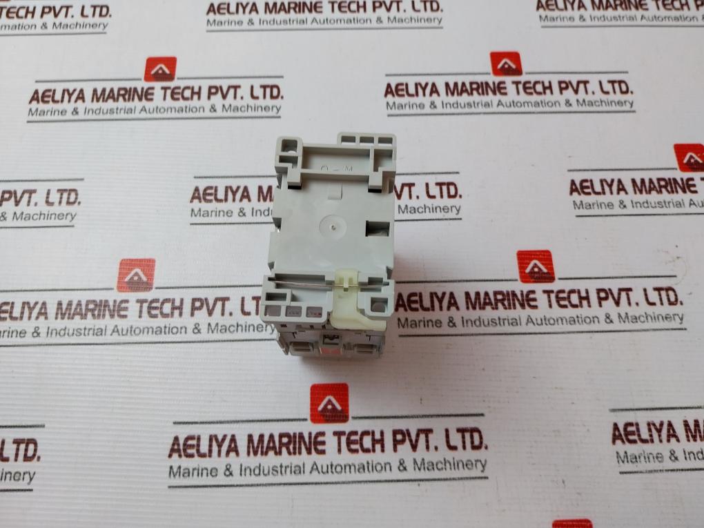 Allen-bradley 100-c37*00 Contactor Ser.C 3 Main Poles 100C37Kd00