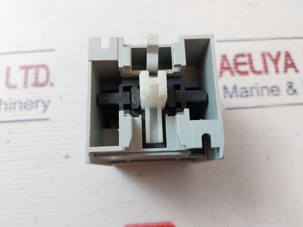 Allen-bradley 100-fl11Va Mechanical Latch