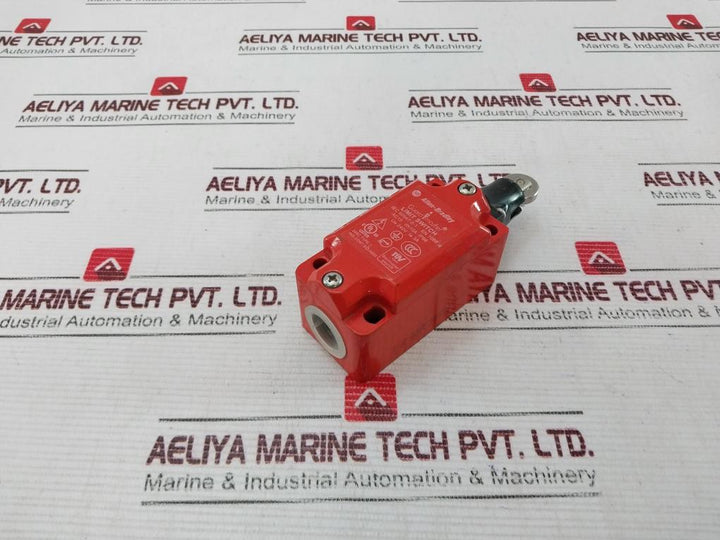 Allen-bradley 440P-mrps11B Guard Master Limit Switch