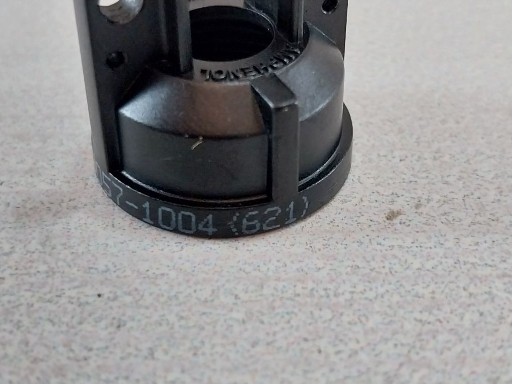 Amphenol 97-3057-1004 (621) Pickup-Megnetic 