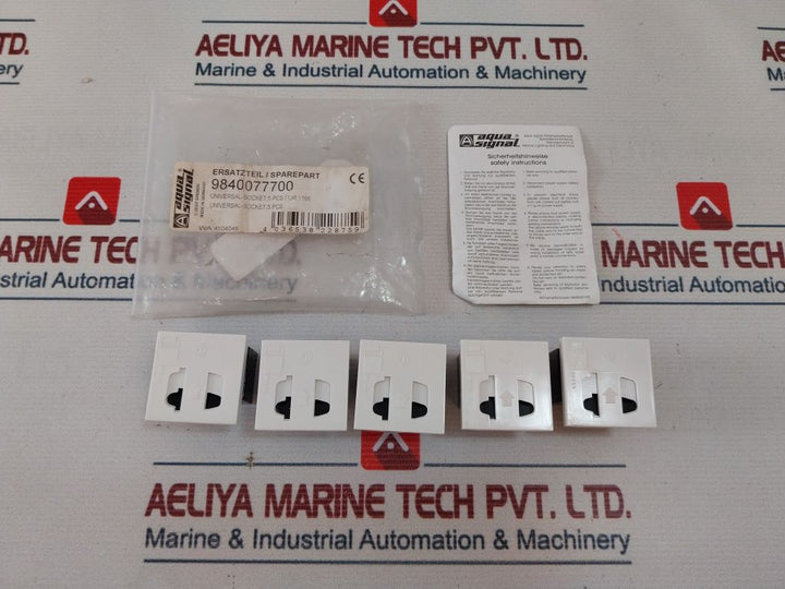 Lot Of 15X Aqua Signal 9840077700 Universal=Socket For 1166